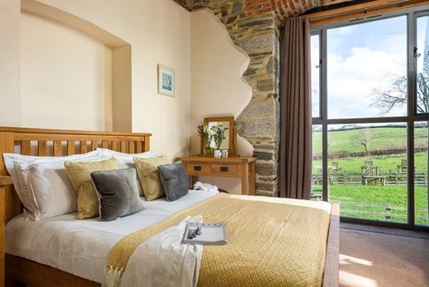 Owl Barn Bedroom @ Netherbridge Lakes & Holiday Barns, Launceston - Cornwall